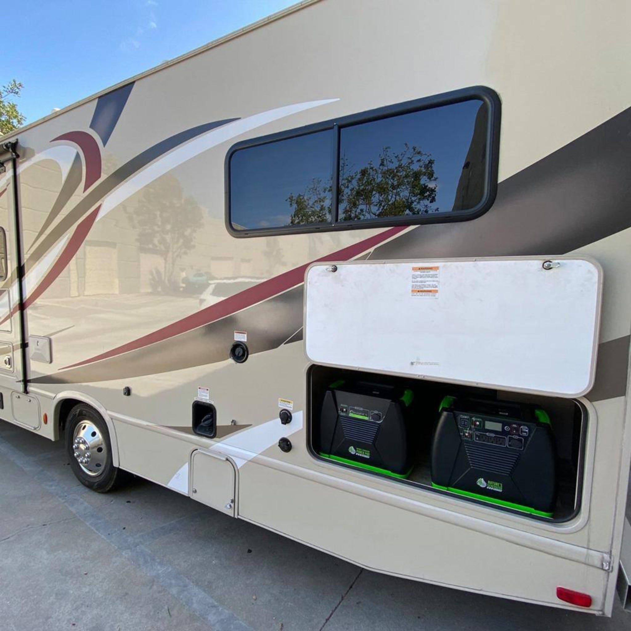 ELITE 3600-Watt/5760W Peak Push Button Start Solar Powered Portable Generator with Four 100W Solar Panels and Power Pod